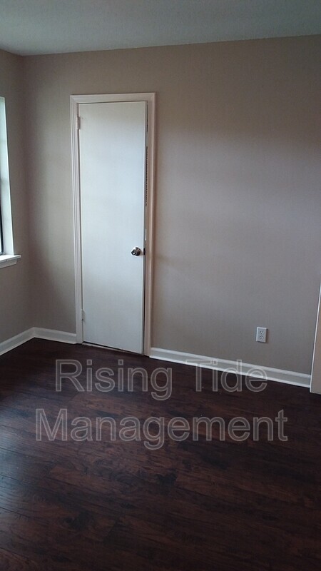 Building Photo - 627 Tambay Dr