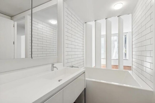 Building Photo - 2 bedroom in New York NY 10005