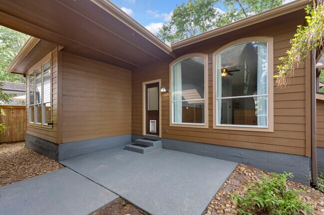 Building Photo - 6 E Cottage Green St