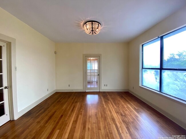 Building Photo - 489 Deer Creek W