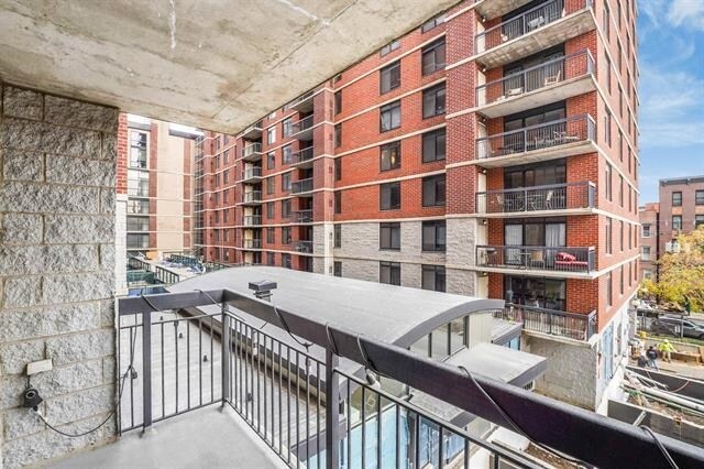 Building Photo - 700 1st St