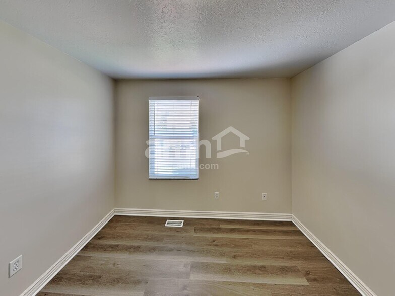 Building Photo - 37 N Montrose Dr