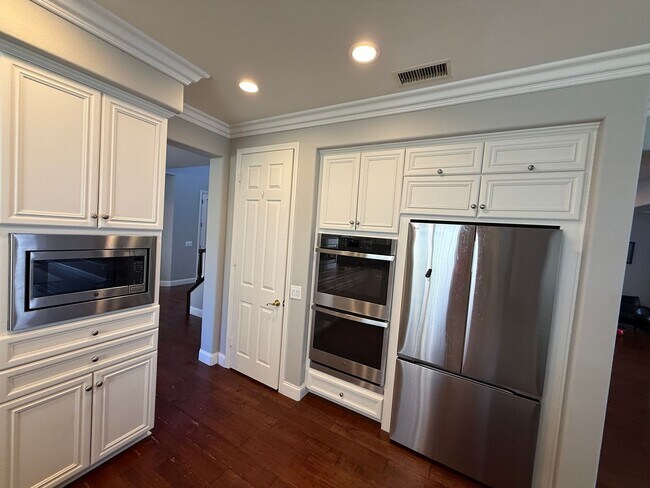 Building Photo - Lovely home in desirable Moorpark neighborhood