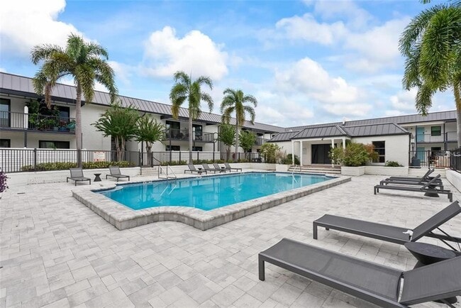 Building Photo - 3909 W Cleveland St