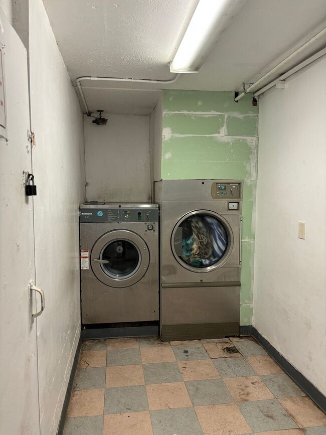 Building Photo - Harbor Lights 1-Bedroom – Pool, Courtyard, & Steps to Shopping