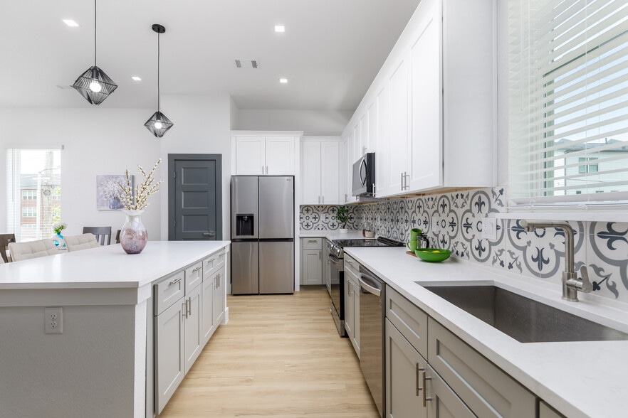 Building Photo - 2801 Weisenberger St