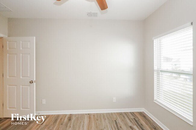 Building Photo - 644 Black Eagle Dr