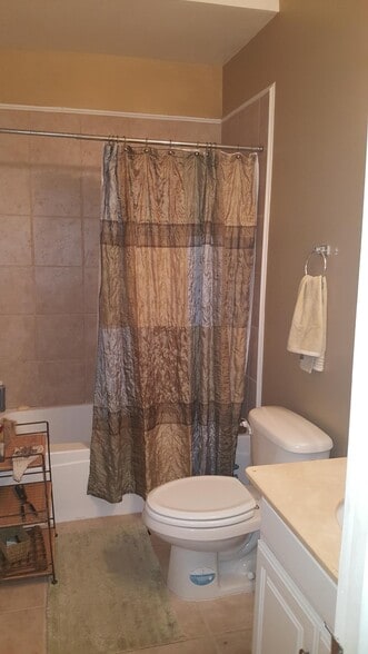 bathroom - 2129 1st St NW 3