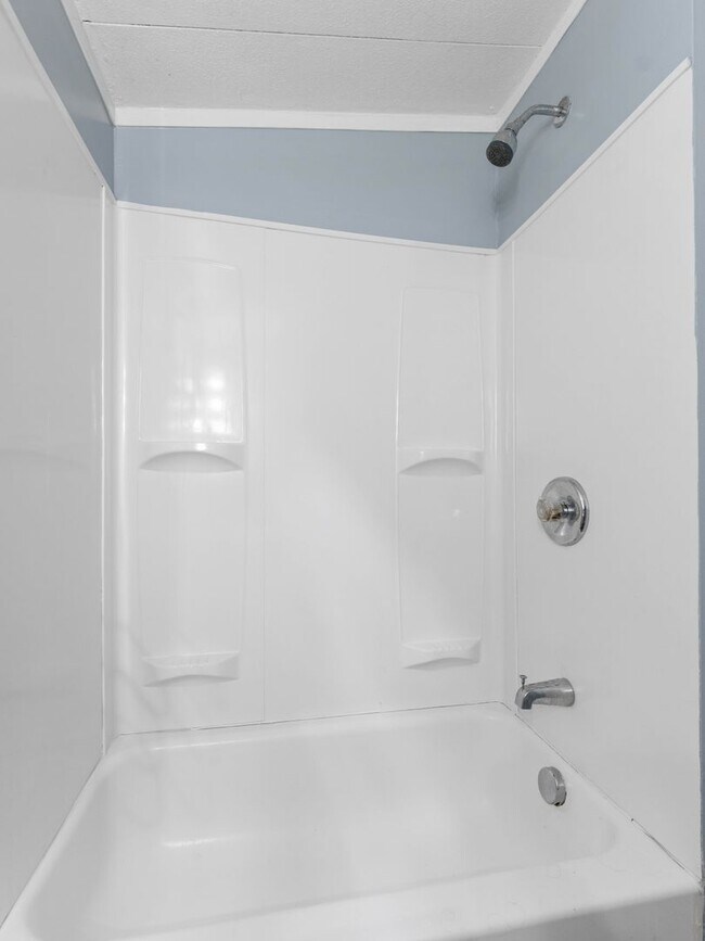 Building Photo - For Rent | Charming 2-Bedroom Home with Bonus Room & Screened-In Porch in Berlin