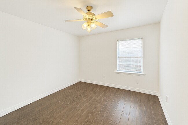 Building Photo - 4053 Silverwood Dr