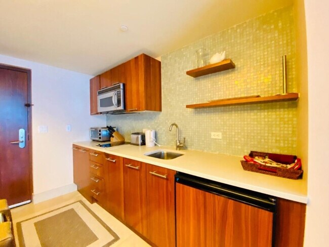 Building Photo - 6801 Collins Ave