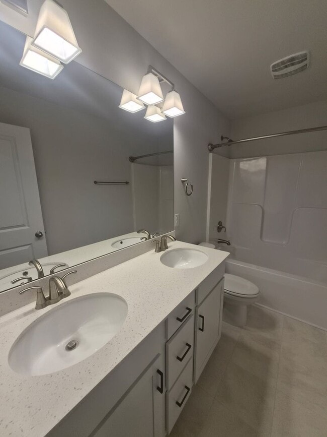 Building Photo - 301 Harvest Mdw Xing