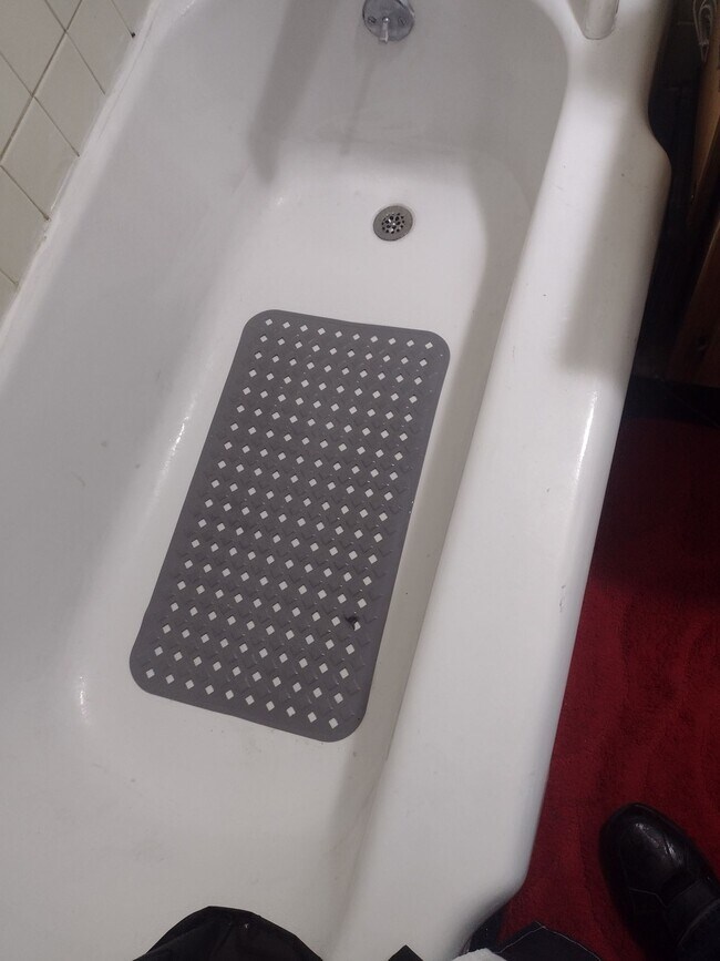 Building Photo - Spacious 2 bedroom -don't wait this will not last