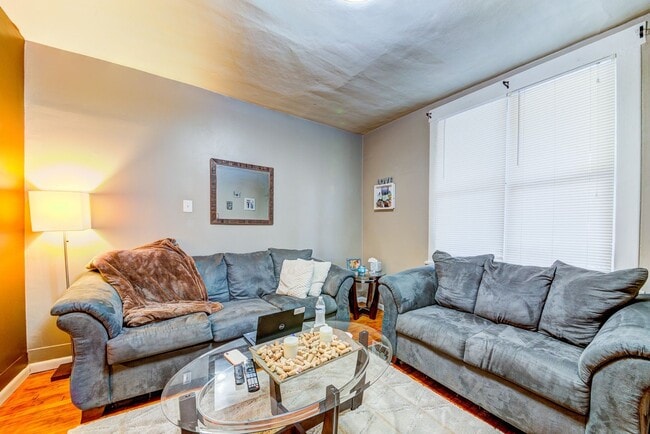 Building Photo - 86 Estella Ave