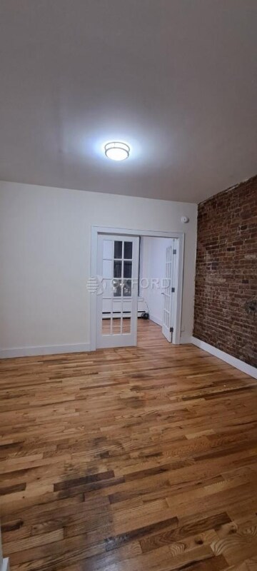 Building Photo - 814 10th Ave