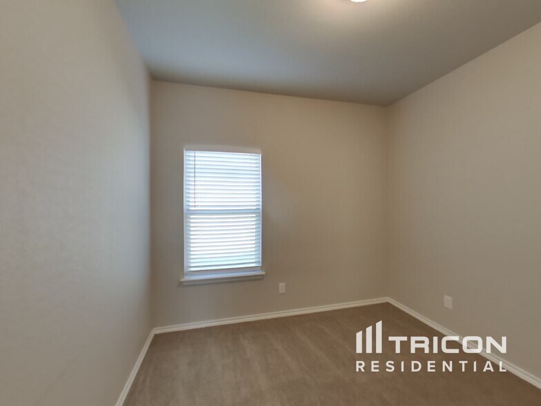 Building Photo - 7407 Snapdragon Ct