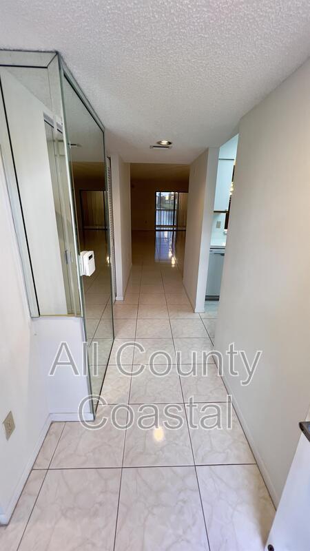 Building Photo - 6121 Pointe Regal Cir