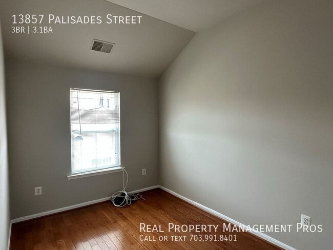 Building Photo - 13857 Palisades St