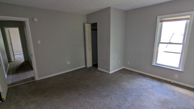 Building Photo - 498 Gage St