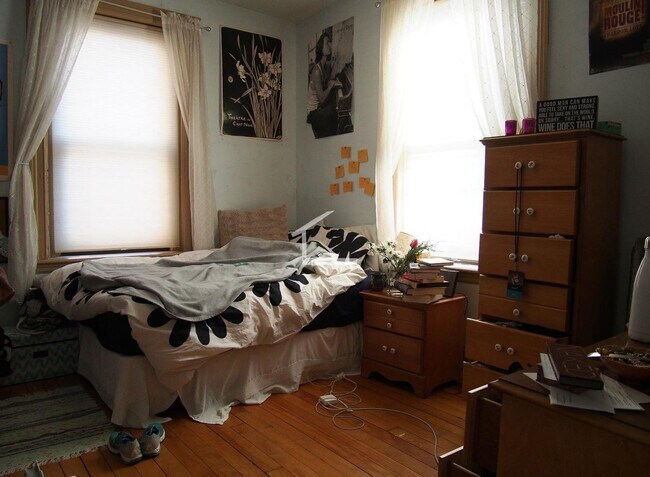 Building Photo - Great four bed, two bath, laundry in unit, heat included