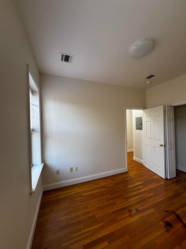 Building Photo - 65 Summit Ave