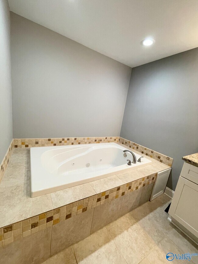 Building Photo - 6659 Steeplechase Dr NW