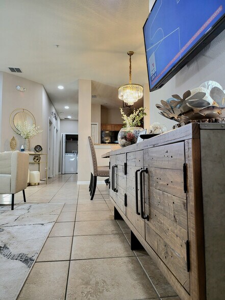 Building Photo - 2720 Oakwater Dr