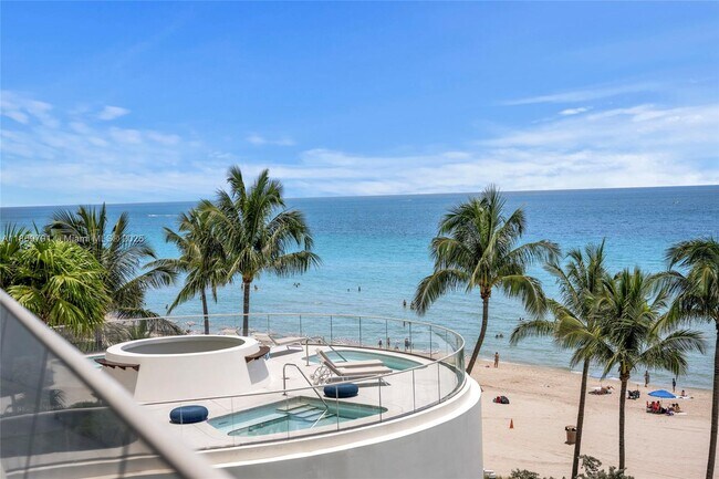 Building Photo - 16901 Collins Ave