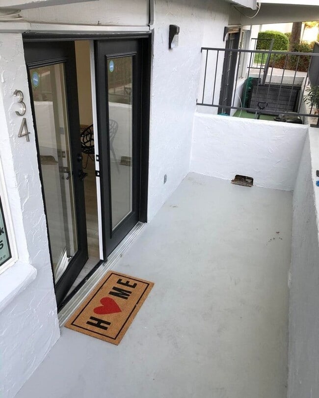 Building Photo - Option with 1 Month Free rent! 1 Bedroom with UTILITIES included!