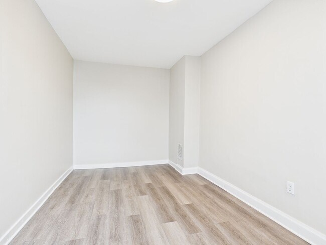 Building Photo - Spacious 4 Bedroom Single Family on Susquehanna St with Off Street Parking