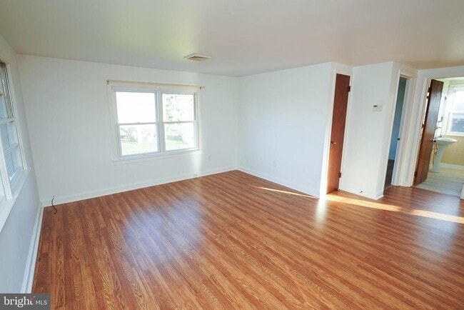 Building Photo - 33372 River View Ave
