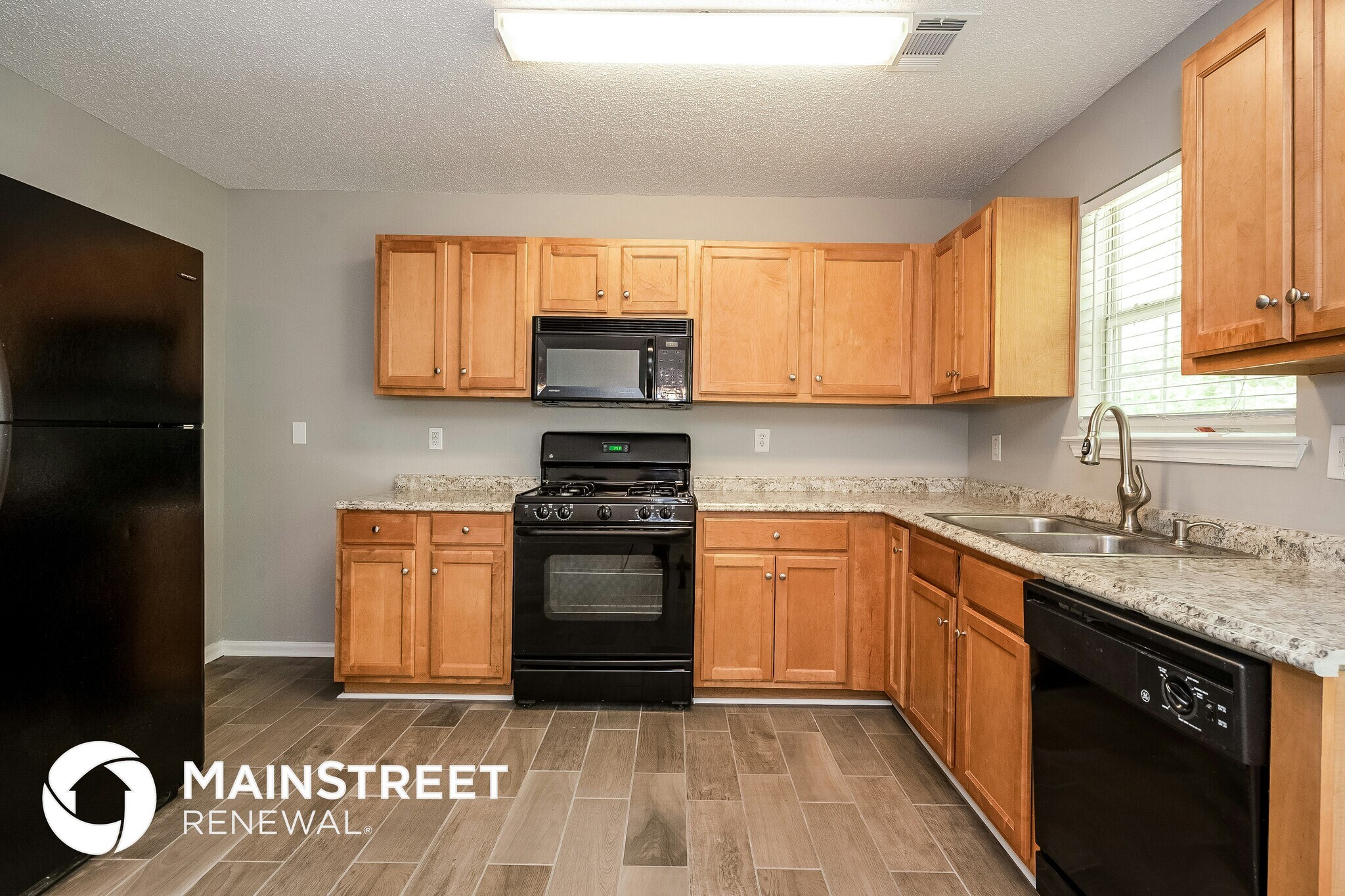 Building Photo - 3379 Creekview Dr