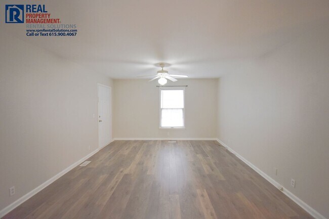 Building Photo - Adorable 2 bed 1 ba duplex in the heart of Murfreesboro!