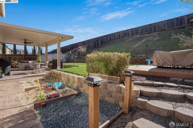 Building Photo - 699 Flemish Ct