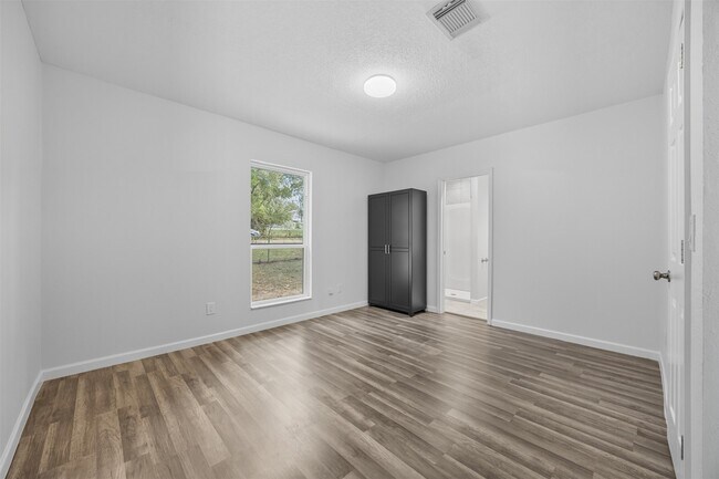 Building Photo - 30519 Lake Cir Ln