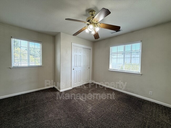 Building Photo - 592 E 5th Ave