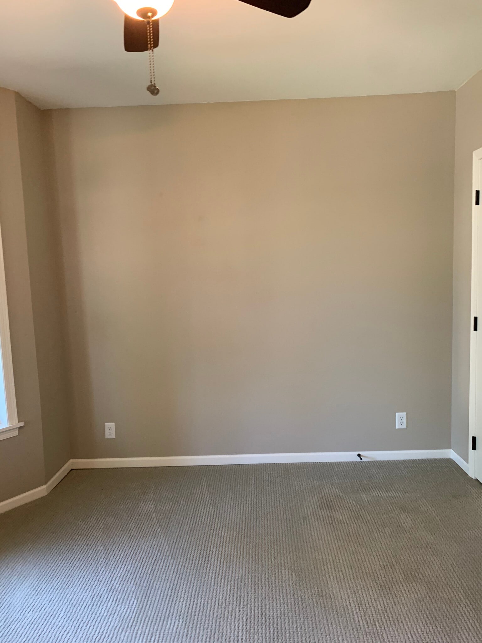 Building Photo - 465 W 5th St