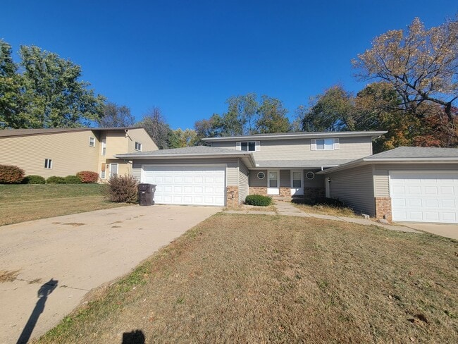 Primary Photo - COMING SOON! 2 Bed, 1.5 Bath Duplex!