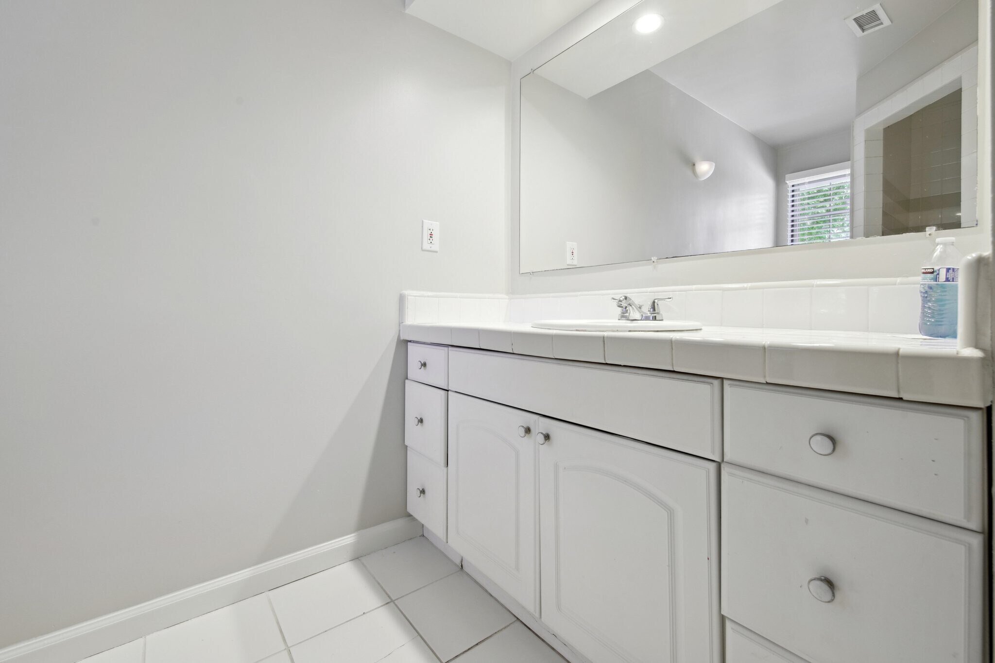 Building Photo - 8835 Paso Robles Ave