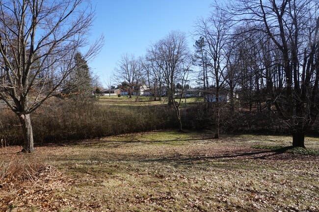 Building Photo - 641 Orchard Dr W
