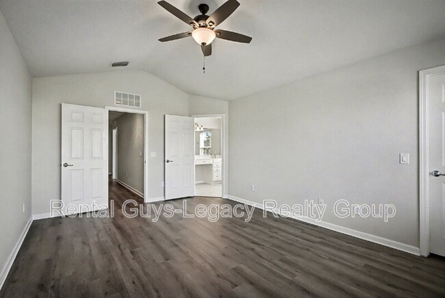 Building Photo - 6986 Roundleaf Dr