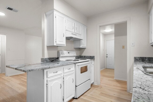 Building Photo - Beautifully Remodeled Duplex in Duncanville