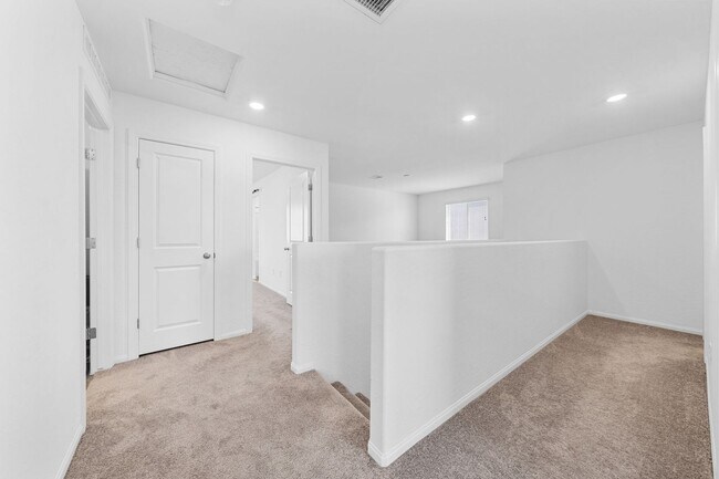 Building Photo - Modern 3-Bedroom + Loft Near VA Hospital