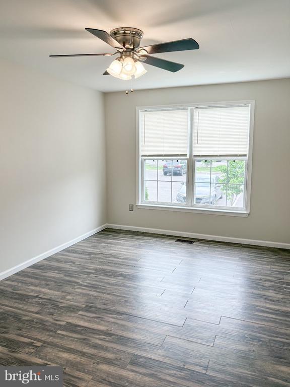 Building Photo - 180 Deer Run Ct