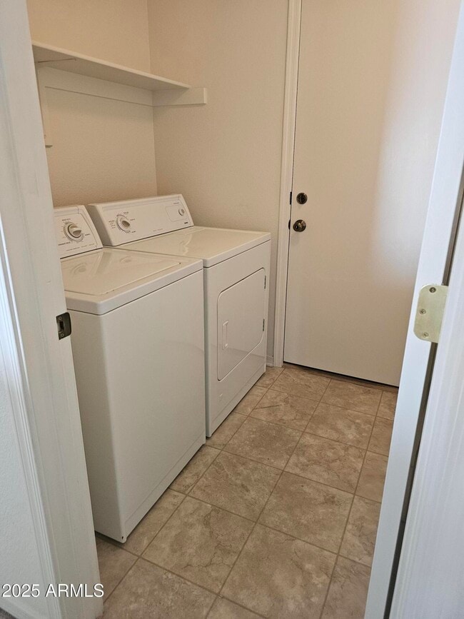 Building Photo - 2850 Glengarry Way