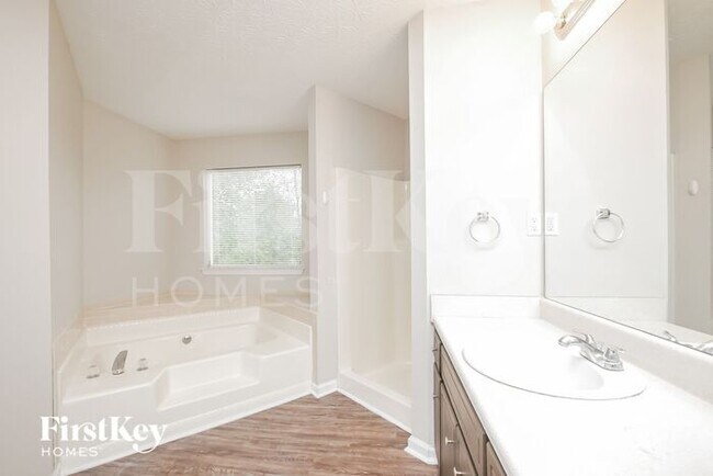 Building Photo - 362 Fieldgreen Dr