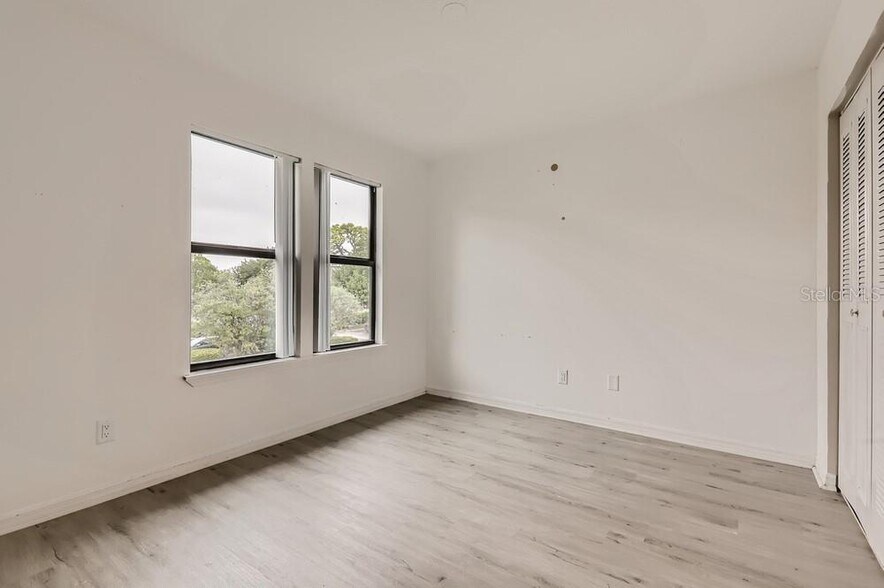 Building Photo - 4002 Crockers Lake Blvd