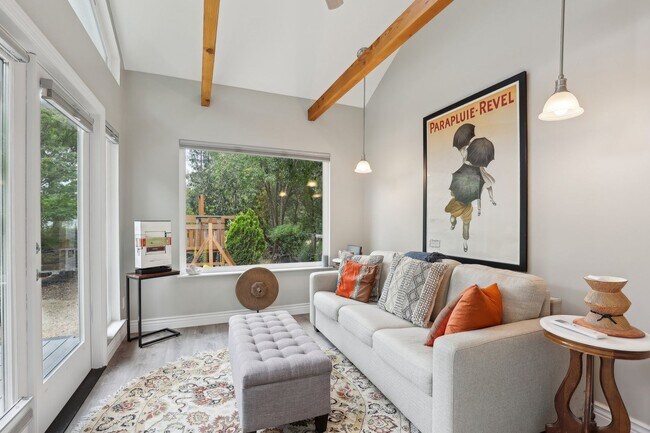 Building Photo - Single-Level Three-Bedroom Retreat in Napa...