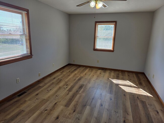 Building Photo - 3 Bedroom, 2 Bathroom House for Rent
