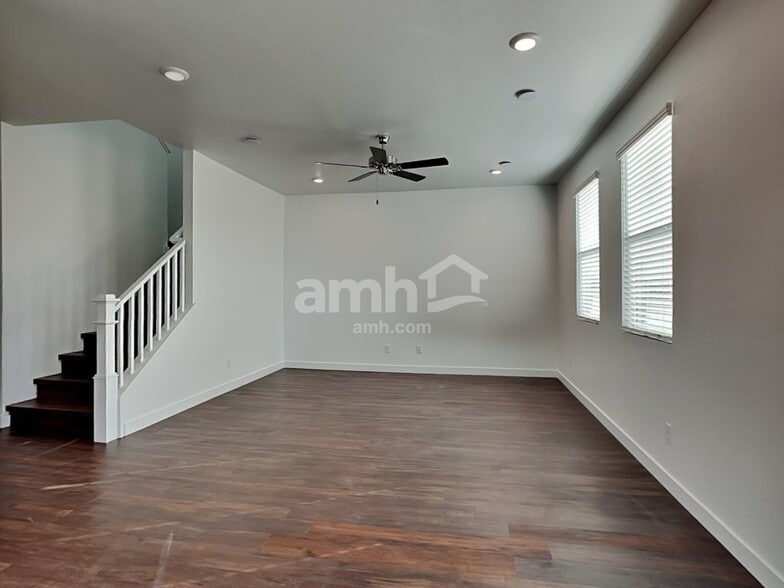 Building Photo - 8318 S 21st Ln